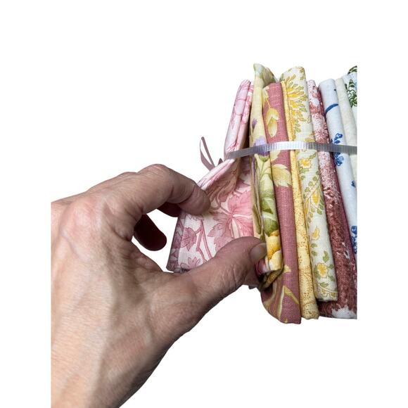 Benartex Laurel Cottage 2.75 Yds‎ 13 Fat Quarters Cotton Coordinate Quilter Pink - Picture 2 of 16